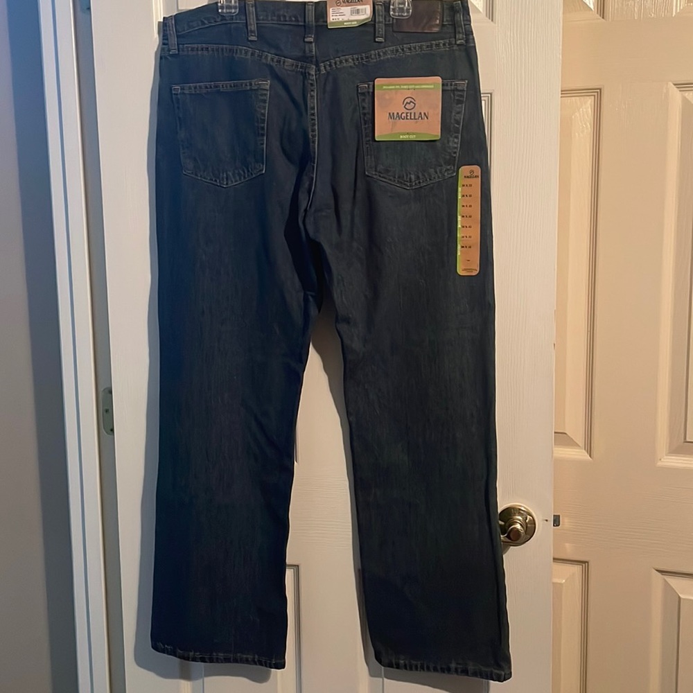 Magellan Men’s Dark jeans size 38 x 32 NWT